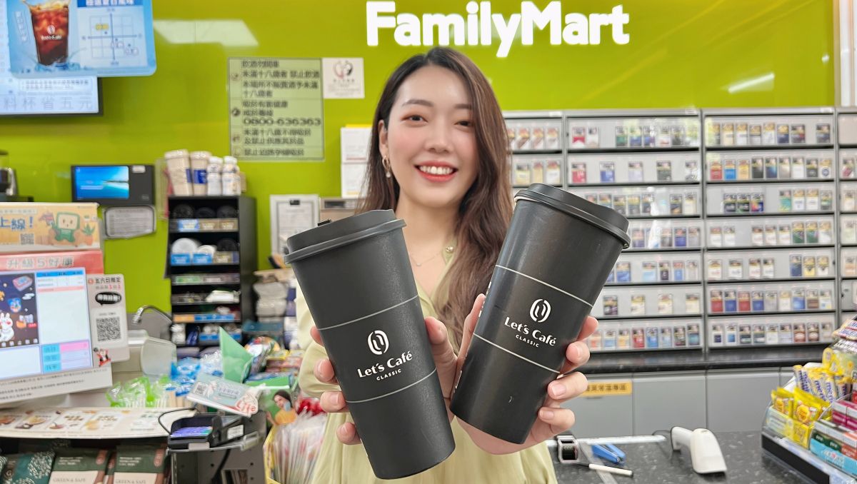 ▲全家周末限時3天，門市開賣特大杯拿鐵2杯80元，開放存入APP寄杯跨店取，且無兌換期限，每人庫存上限10杯。（圖／業者提供）