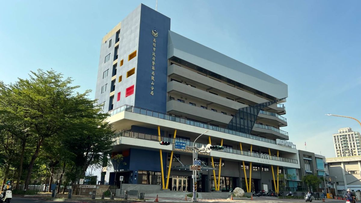 ▲高雄鼓山美術館豪宅區今（6）日下午發生命案，一名男子被活活打死後，遺體遭兇手對折塞進衣櫃藏屍。（圖／鼓山分局提供）