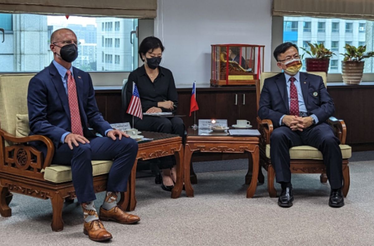 ▲國家通訊傳播委員會(NCC)表示，誠摯地歡迎美國通訊傳播委員會(Federal Communications Commission, FCC)委員Brendan Carr（左）於11月2日至NCC訪問交流。（圖／NCC提供）