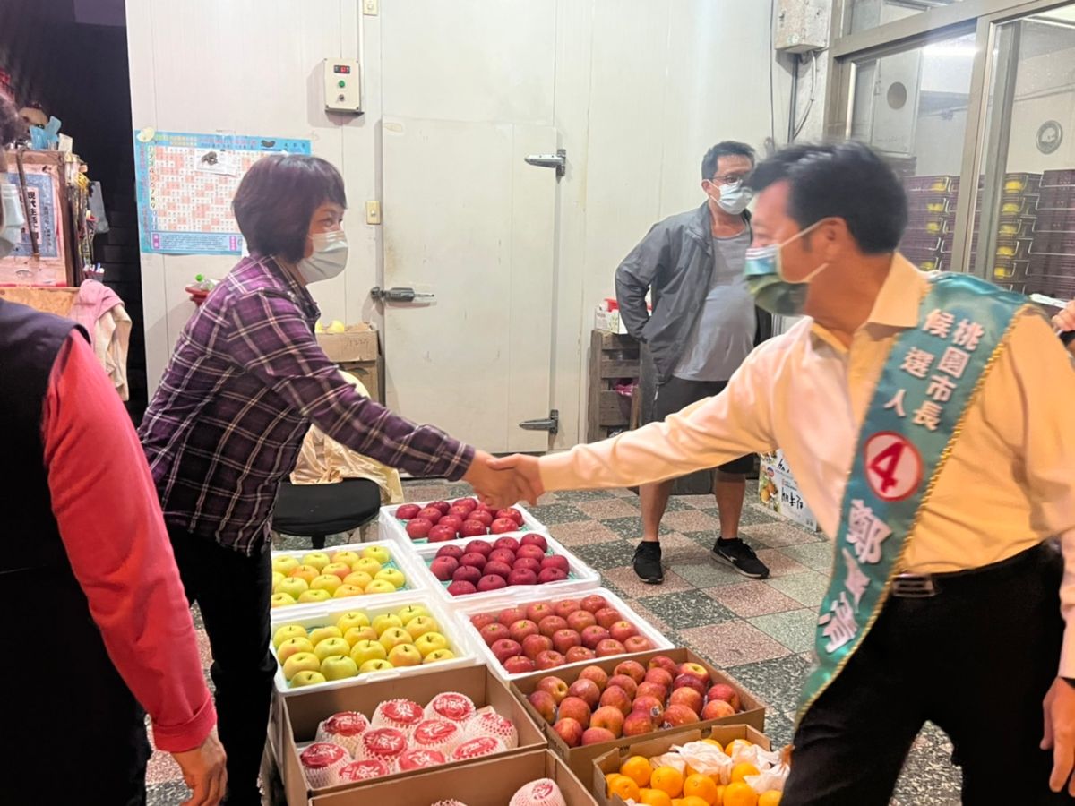 ▲鄭寶清表示，捨棄「清、伶」就是棄捨桃園市民的道德智慧，桃園選民沒有理由去選擇爛與更爛的人與政黨，誓言一定幫大家討回公道。（圖／鄭寶清辦公室提供）