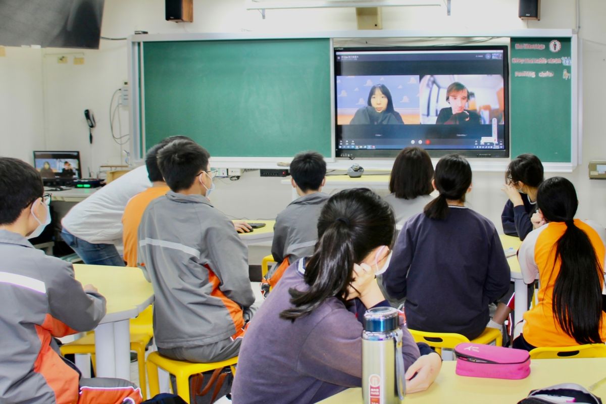 ▲教育局力推大手牽小手之國際學伴及飛越山海屯雙語online計畫。（圖／台中市教育局）