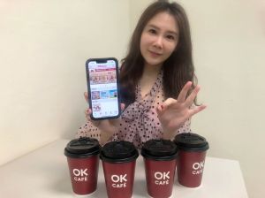 ▲OK超商在11月11日當天加碼,大杯美式或拿鐵買11送11,再推出OKCAFE指定飲品任選3杯111元。(圖/業者提供) ▲OK超商在11月11日當天加碼,大杯美式或拿鐵買11送11,再推出OKCAFE指定飲品任選3杯111元。(圖/業者提供)