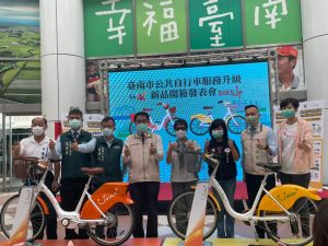 ▲黃偉哲主持微笑單車開箱發表會，正式將YouBike2.0介紹給台南市民（圖／記者林怡孜攝，2022,11,03）
