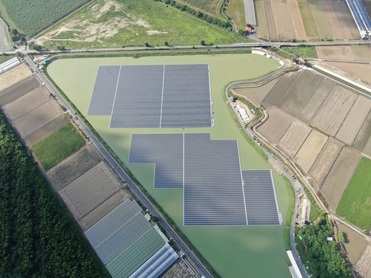 ▲國民黨團日前批民進黨「為了種電，農漁林地都可以改變」，對此，經濟部今（15）回應澄清，光電設置屋頂型超過六成，地面型光電也優先確保農漁發展及環境生態。（示意圖／NOWnews資料照）