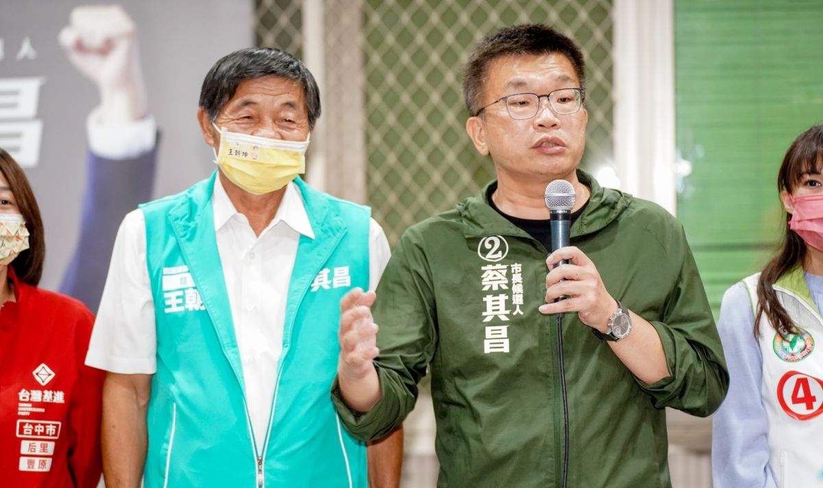 ▲無黨籍的台中市議員王朝坤，一直是藍綠爭相拉攏示好的對象。（圖／蔡其昌競總提供，2022.11.03）