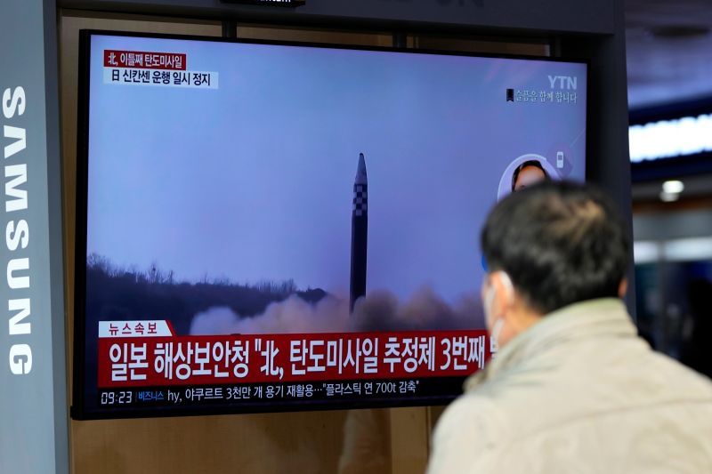▲南韓聯合參謀本部表示，北韓中午左右再度發射飛彈又朝黃海發射4枚短程彈道飛彈（SRBM）。（圖／美聯社／達志影像）