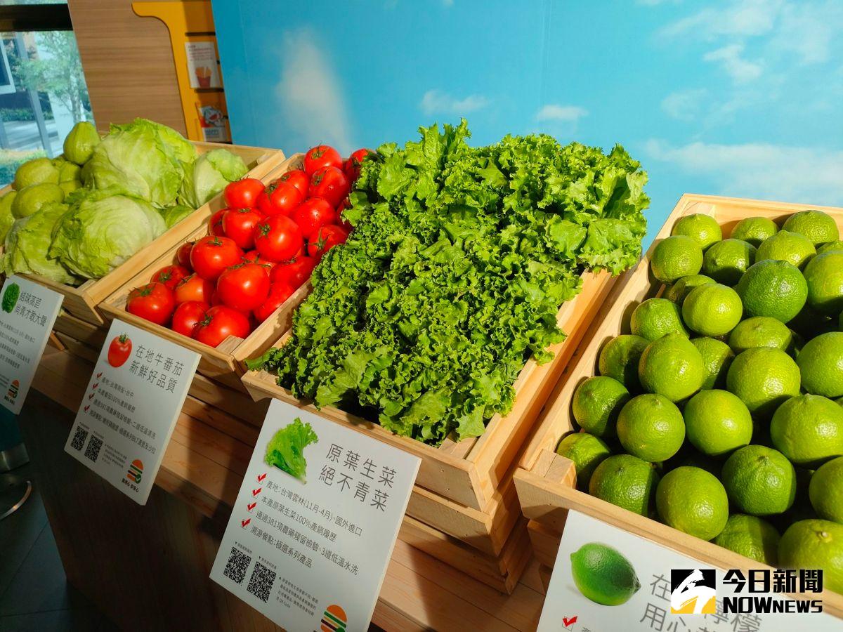 ▲農委會今（4）日表示，即日起至12月25日止，前往指定場域購買特定農漁產品，消費滿600元，就贈600元農遊券，限量9萬份。（圖／記者許若茵攝）