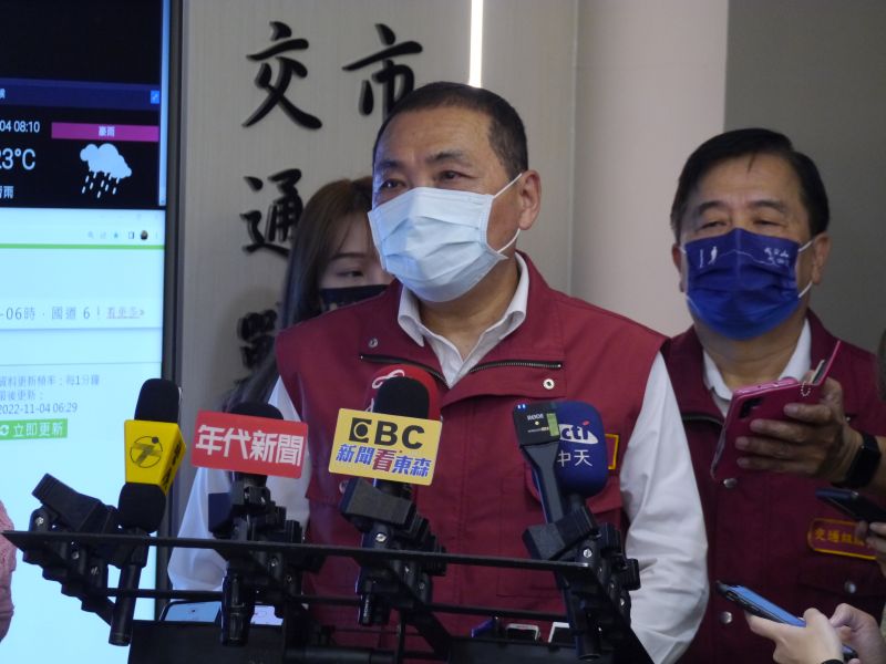 ▲侯友宜受訪針對國道邊坡搶修，指示警力作好佈署，並呼籲大家搭乘大眾運輸。（圖 ／記者吳嘉億攝，2022.11.4）