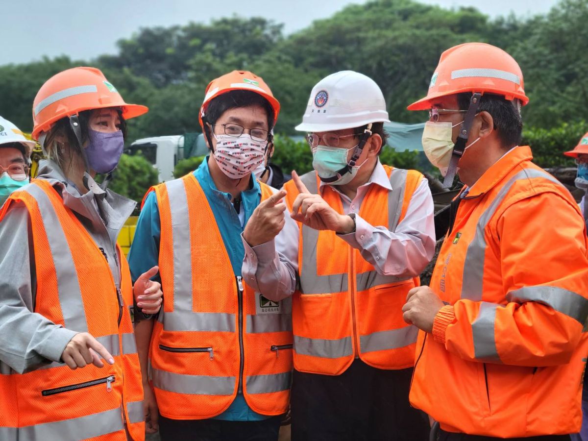 ▲國道一號高速公路汐止路段2日晚間臨時坍方，蔡適應連日來第一線協調緊盯，坍方處已於今日上午陸續通車。（圖／蔡適應辦公室提供）