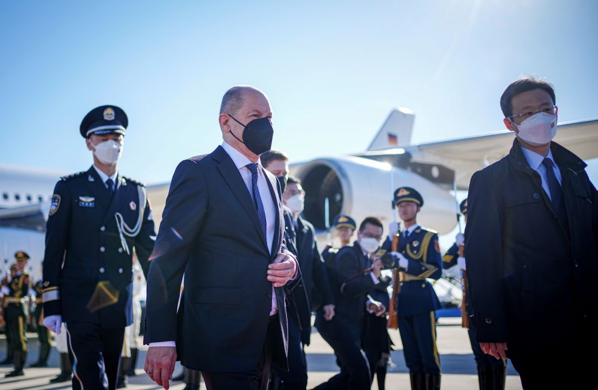 ▲德國總理蕭茲4日已率團抵達中國進行短暫訪問。（圖／美聯社／達志影像）