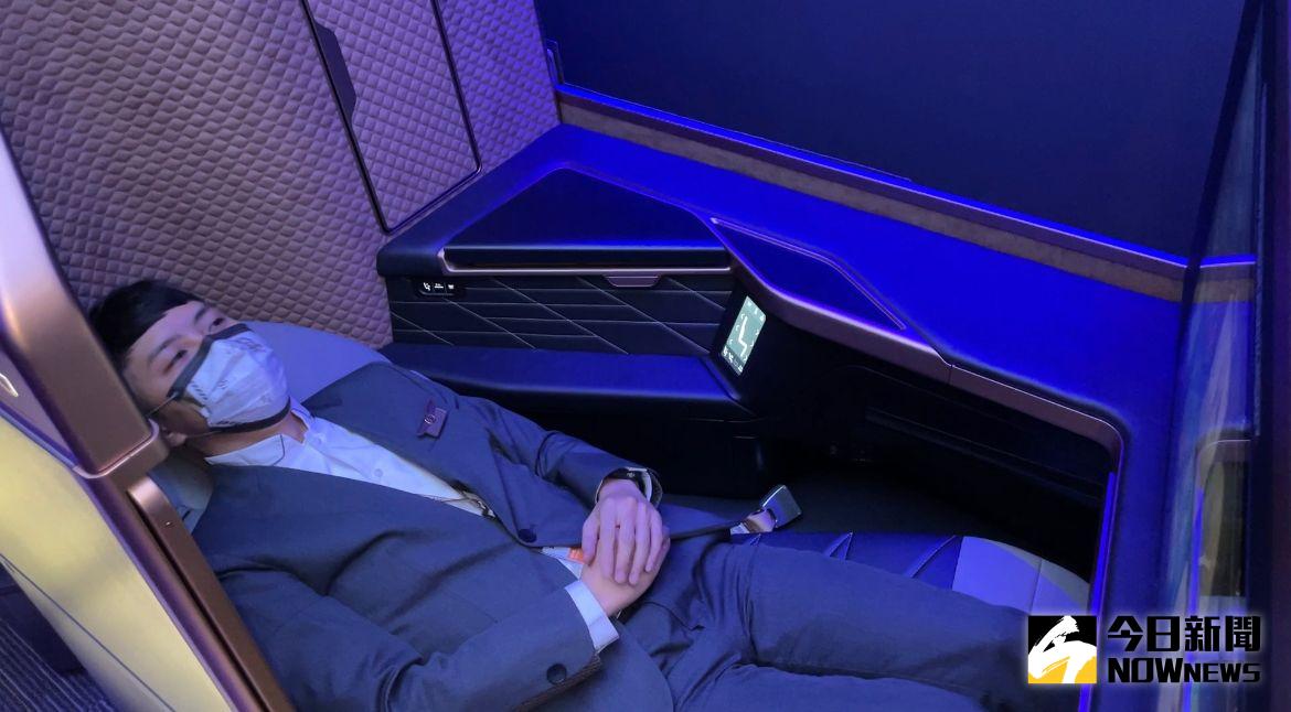 ▲星宇航空今（4）日於南港展覽館1館正式亮相，主場館以「太空艙」為核心概念打造，選用曜石灰主色調，特別規劃A350-900全艙等座椅體驗區。（圖／記者黃仁杰攝,2022.11.04）