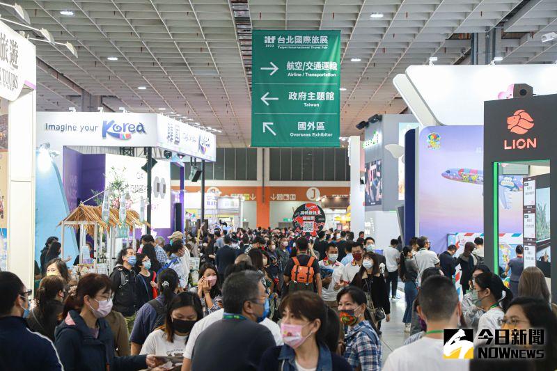 ▲台北國際旅展明日登場，本屆共有高達1600格攤商，民眾最關心的飯店住宿券下殺1折、吃到飽券最低每張709元，另外到「三處」將有機會拿免費門票。圖為往年盛況。（圖／記者葉政勳攝 ）