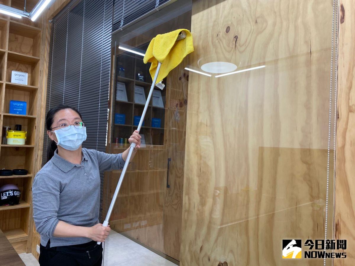 ▲罹患年輕型失智症的小惠，在中市勞工局協助下，順利找到工作，已穩定就業二年多。（圖／記者金武鳳攝，2022.11.4)