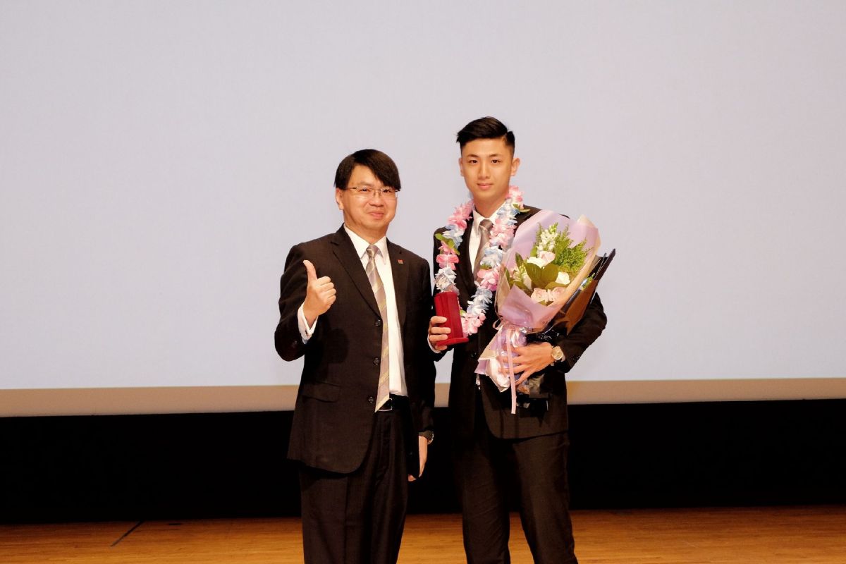 ▲信義房屋景美捷運店專案經理榮予中（右）籃球員出身，當房仲後以不服輸的精神獲得金仲獎。（圖／NOWnews資料照片）