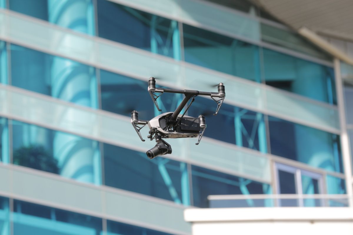 ▲香港警方首次發現有人利用無人機偷窺住宅或酒店大樓內的住客，並在無人機內找到不雅影片，嫌犯已被捕。（圖／美聯社／達志影像）