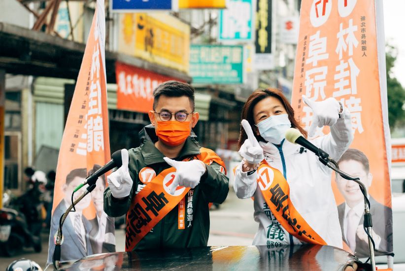 ▲林靜儀替卓冠廷站台，也痛斥侯友宜對於恩恩案的態度，也表示恩恩爸的處境讓人不忍。（圖／卓冠廷辦公室提供）