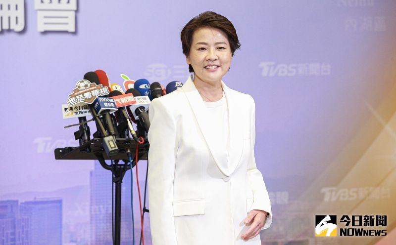 ▲無黨籍台北市長候選人黃珊珊，5日身著「全身白」套裝參與辯論會，並表示主軸會聚焦在市政議題上。（圖／記者葉政勳攝，2022.11.05）