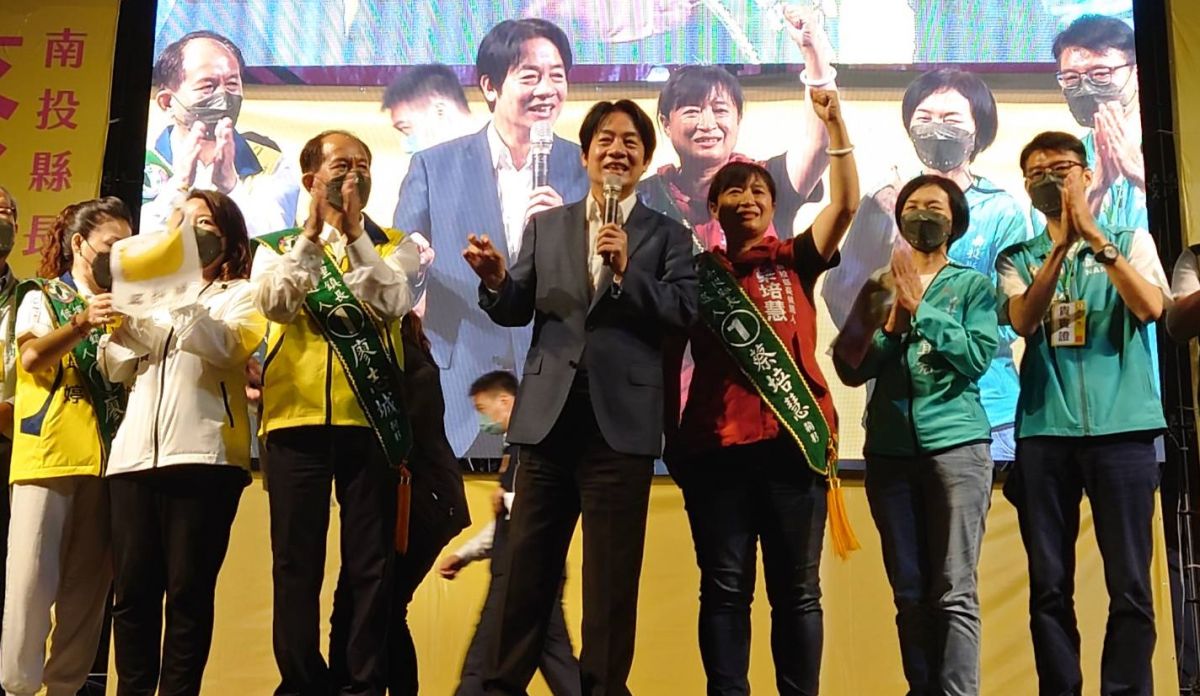 ▲賴清德到埔里助講，呼籲南投縣民支持清廉勤政者，洗刷前縣長李朝卿貪污被判刑450年的惡名。（圖／蔡培慧競總提供，2022.11.05）