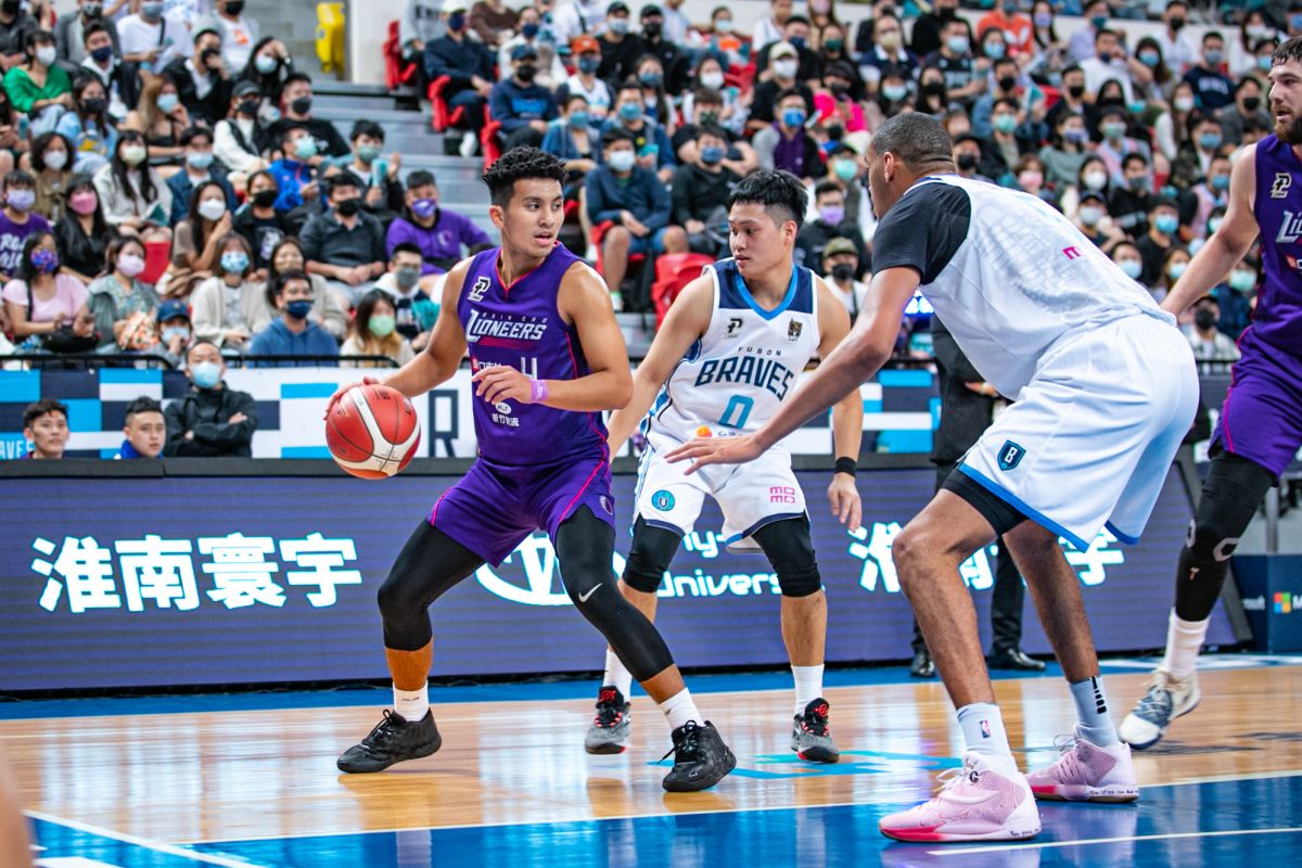 ▲高國豪持球切入面對包夾。（圖／PLG提供）