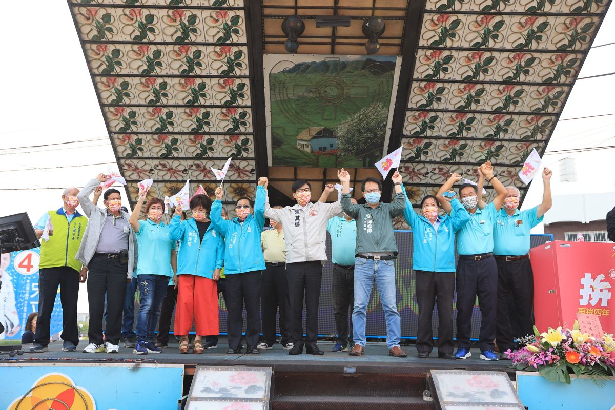 ▲高雄市長陳其邁今天行程照樣滿檔，從反毒反賄選健走活動，接著出席北高雄永安、梓官後援會成立大會。（圖／記者郭凱杰翻攝）