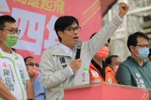 ▲高雄市長陳其邁今天從北高雄到南高雄走透透,並喊出這次市長選舉,永安、梓官要開出八成選票。(圖/記者郭凱杰翻攝) ▲高雄市長陳其邁今天從北高雄到南高雄走透透,並喊出這次市長選舉,永安、梓官要開出八成選票。(圖/記者郭凱杰翻攝)