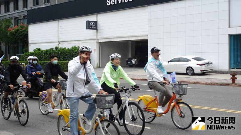 ▲無黨籍台北市長候選人黃珊珊舉行「偉大市民向前騎」活動,要在一天內騎完北市12行政區。(圖/記者呂炯昌攝,2022.11.06)