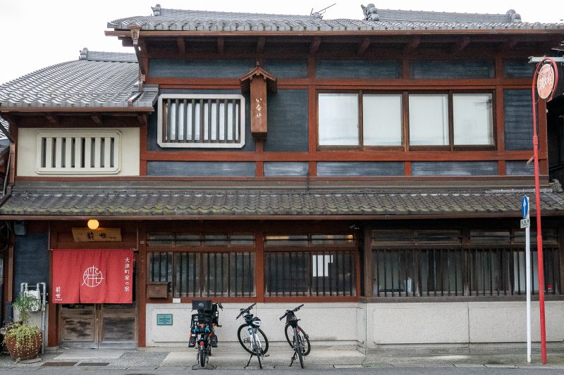 ▲「粹世」是第一個將大津古老町家建築改造為住宿設施的旅店，保留昭和年代初期大米批發商的建築。（圖／Klook提供）