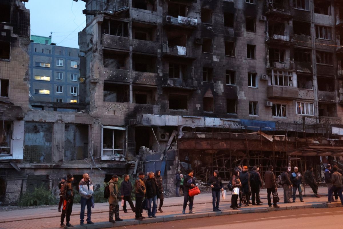 ▲有美媒報導稱，美國政府正私下勸烏克蘭高層釋出願與俄羅斯談判的訊號。圖為被戰火摧殘的烏克蘭建築。（圖／美聯社／達志影像）