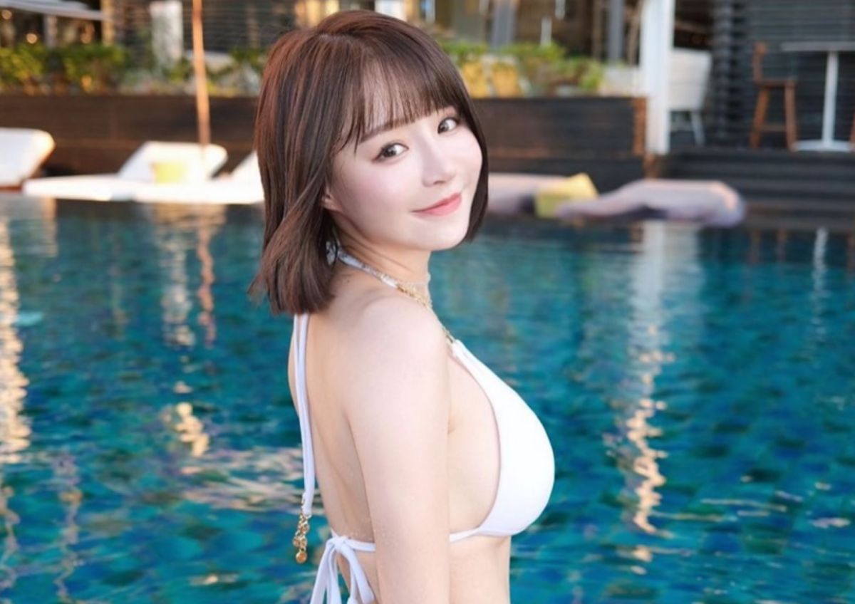 ▲27歲女星元元（吳婕安）昨（5）日剛過生日，今（6）日在限時PO出和琳妲一起拍攝的比基尼泡湯美照，讓粉絲眼睛大吃冰淇淋。（圖／翻攝自元元IG）