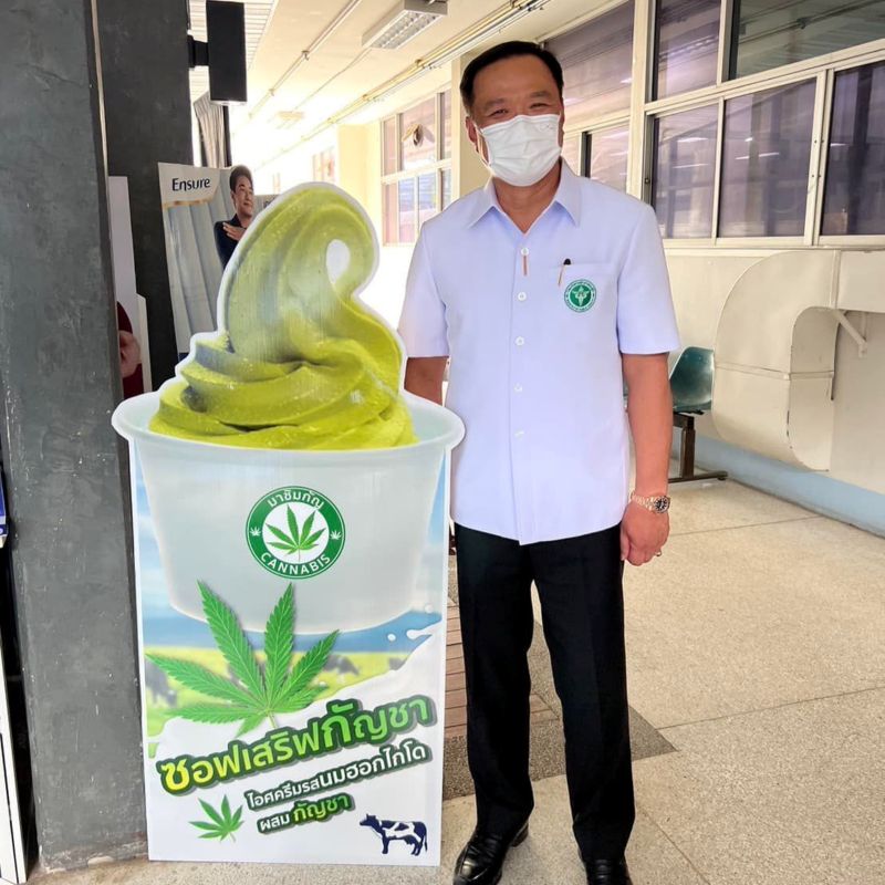 ▲近日泰國衞生部長阿努廷在臉書上貼出與「大麻冰淇淋」的合照，引來當地名醫批評，聲稱政府不應錯誤、過度推廣大麻。（圖／翻攝自臉書）