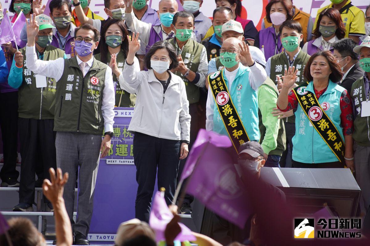 ▲蔡英文表示，真正關心桃園的人，不會問還要「好幾年」，而是像鄭運鵬一樣全力執行，因為關鍵就是「這幾年」。（圖／記者李春台攝，2022.11.06）