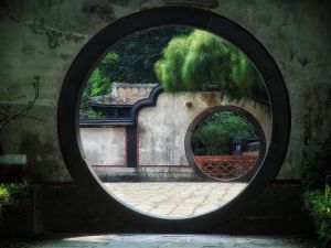 林本源園邸(又稱板橋林家花園)擁有美不勝收的庭園樓閣、綠水假山,以及精雕細琢的迴廊樓宇,是臺灣碩果僅存的園林建築,更是全臺知名的國定二級古蹟,漫步其間細細品味其風采與傳統藝術之美。 ▲林本源園邸(又稱板橋林家花園)擁有美不勝收的庭園樓閣、綠水假山,以及精雕細琢的迴廊樓宇,是臺灣碩果僅存的園林建築,更是全臺知名的國定二級古蹟,漫步其間細細品味其風采與傳統藝術之美。(圖/翻攝自「國定古蹟林本源園邸-板橋林家花園」臉書)