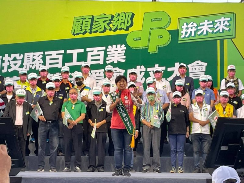 ▲蔡培慧批評南投停滯太久,歷任縣長「有的人拚奇奇怪怪的觀光、有的人連莫拉克的救難財都要貪」。(圖/蔡培慧競總提供,2022.11.06)