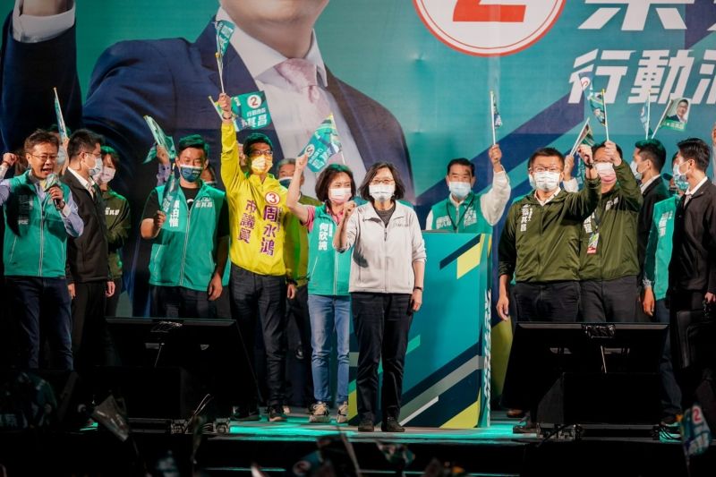 ▲蔡英文今到綠營大票倉神岡區助講,感謝選民在總統大選時對她的支持。(圖/蔡其昌競總提供,2022.11.06)