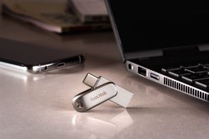 ▲SanDisk Ultra Dual Drive Luxe USB Type C 可輕鬆於不同裝置間傳輸檔案，透過 Android 手機（圖／品牌提供）