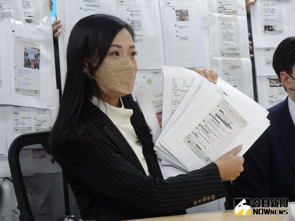▲民眾黨立委高虹安召開「立院助理實質工作證據」記者會，秀出300多頁LINE對話截圖畫面及參與活動，證明沒有詐領助理費。（圖／記者呂炯昌攝，2022，11.07）