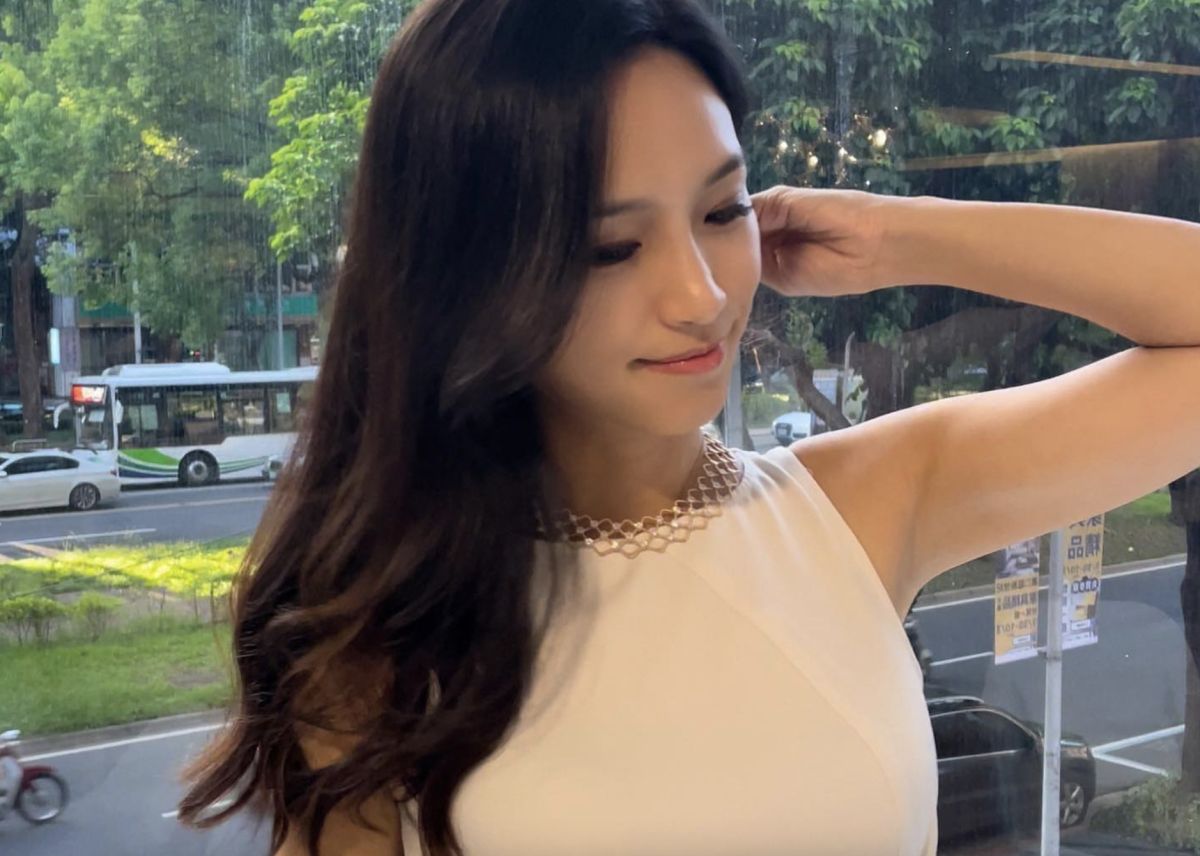 ▲洪藜恩近幾年轉戰主持界，亮麗的外型引來眾多粉絲追隨。（圖／翻攝自洪藜恩臉書）