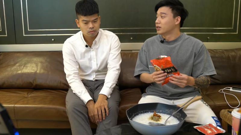 ▲Toyz還以學長的身分，教對方監獄眉角以及美食。（圖／翻攝自Toyz YouTube）