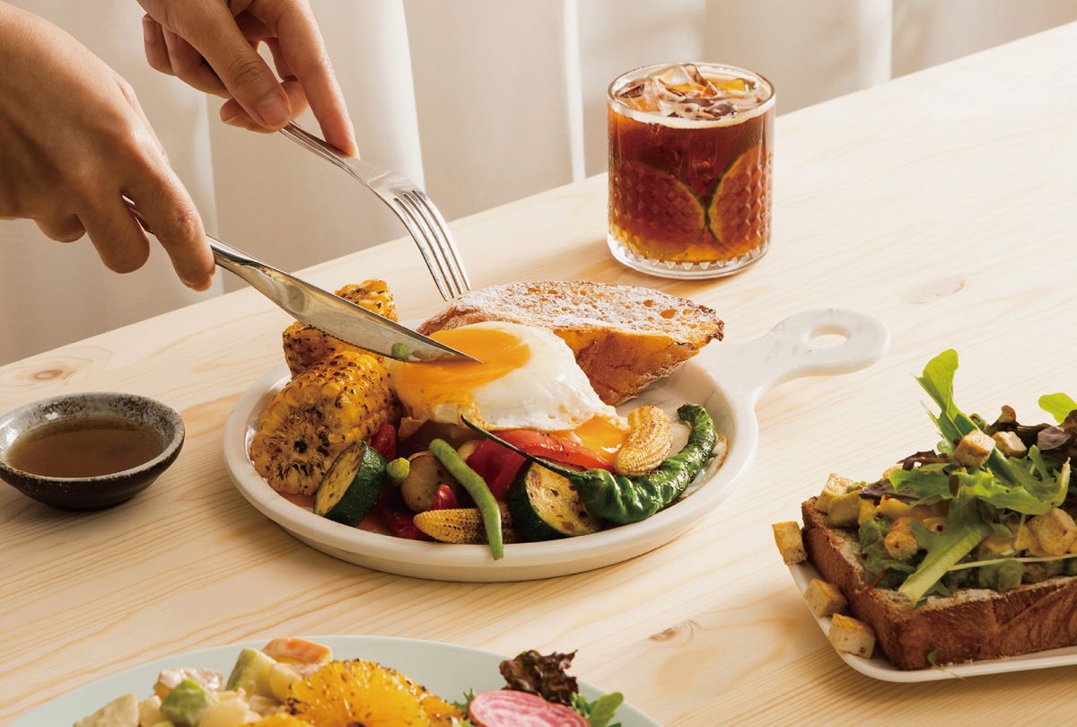 ▲貳樓15週年慶加碼雙11優惠！下殺「1元起」早午餐折扣，還有11元、111元加價購，及鐵粉不可錯過的「貳樓老闆精心策劃一日行程」。「15」週年慶將在11月平日中隨機挑選15天，提供當日全台門市驚喜彩蛋優惠。（圖／翻攝自貳樓官網）