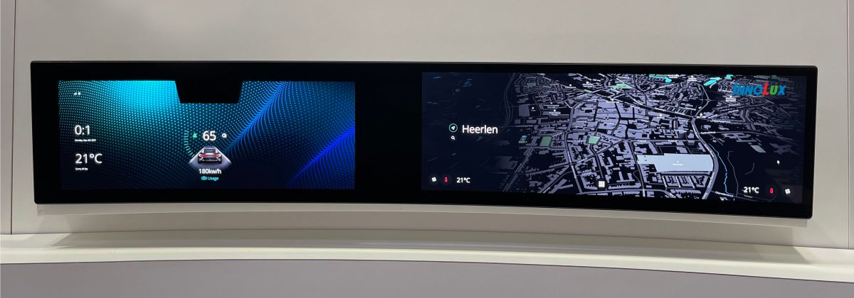 ▲群創積極跨界多元場域應用，圖為群創推出27.2吋「異形曲面雙螢幕-整合式座艙顯示系統」，佈局智慧交通場域。（圖／群創提供）