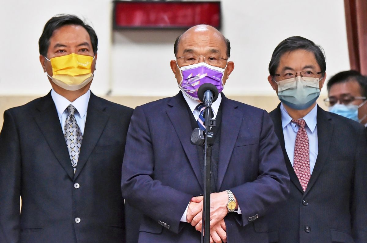 ▲王必勝公佈高端EUA審查委員背景，蘇貞昌指出國民黨為選舉攻擊願意為公付出的學者專家不應該。 （圖／行政院提供）