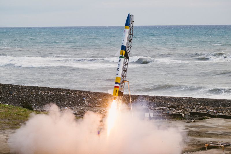 旭海第2支火箭升空　成大兩節式混合火箭成功發射
