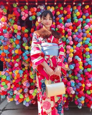 ▲黑嘉嘉分享自己穿著粉色和服的照片。（圖／Instagram：jiajia94526）
