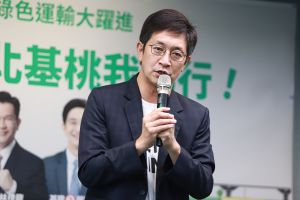 蔡適應 ▲蔡適應與北北桃同黨候選人共同提出「1200首都通交通月票」政見。(圖/記者葉政勳攝,2022.11.08)