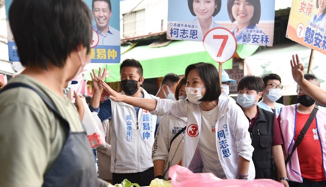 ▲柯志恩酸陳其邁掃街，「反正我走哪裡，他就會跟著到哪裡」。（圖／柯志恩競辦提供）