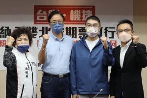 ▲張善政上個月與謝國樑、洪孟楷、魯明哲辦公室舉辦的「照顧通勤族・生活共同圈 台鐵、機捷納入雙北定期票可行性」公聽會。（圖／張善政辦公室提供）