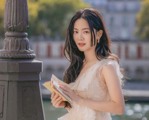 不見辰亦儒！曾之喬巴黎拍「一人婚紗」　被讚：仙女下凡
