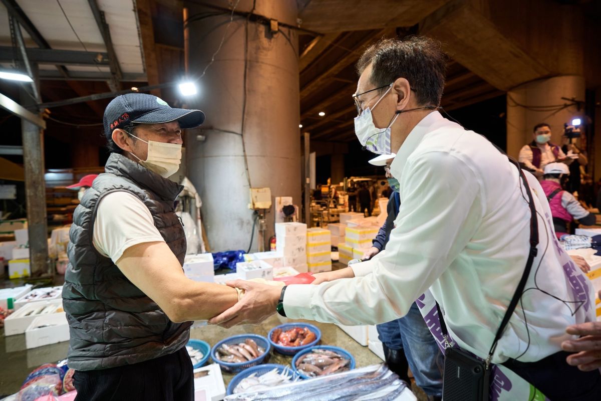 ▲鄭運鵬強調他是用鄭文燦的好成績和最大的誠意和市民朋友請託，有信心在11月26號會開出好成績，為桃園打造下一個更進步的黃金八年。（圖／鄭運鵬辦公室提供）