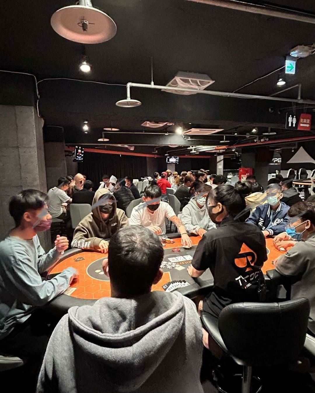 ▲德州賭克館中午即高朋滿座 警逮40餘人（示意圖，翻攝店方社群）