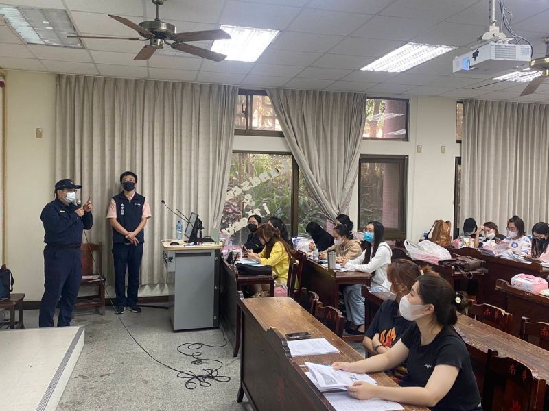 嘉縣民雄分局南華大學向外籍生政令宣導反應熱烈

